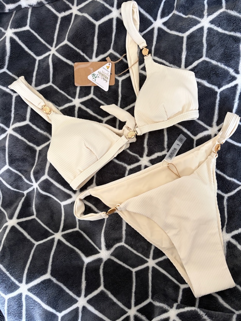 BERLOOK Off White Gold Shell Bikini